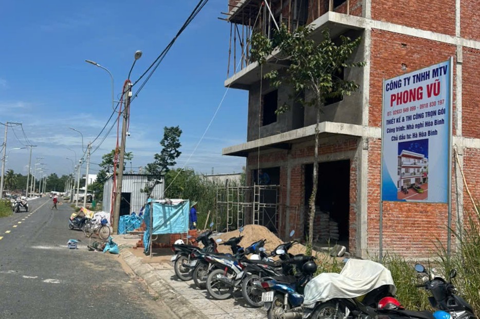 Giải Pháp Xây Dựng & \nThiết Kế Toàn Diện